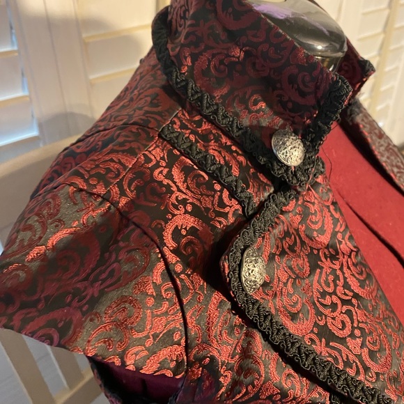 Gothic black and burgundy corset top - Picture 9 of 14